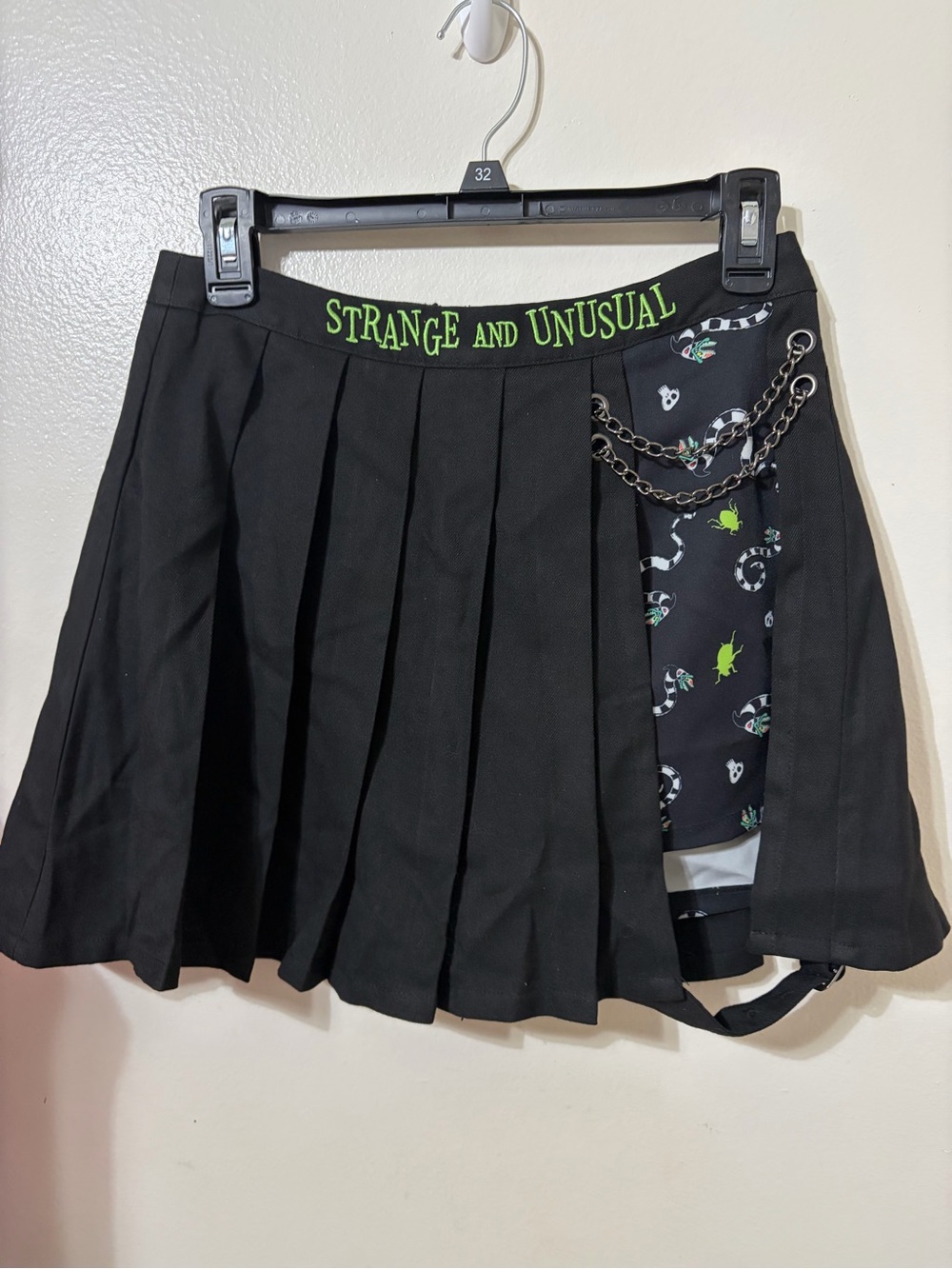 Hot Topic Black Pleated Mini Skirt beetle juice
